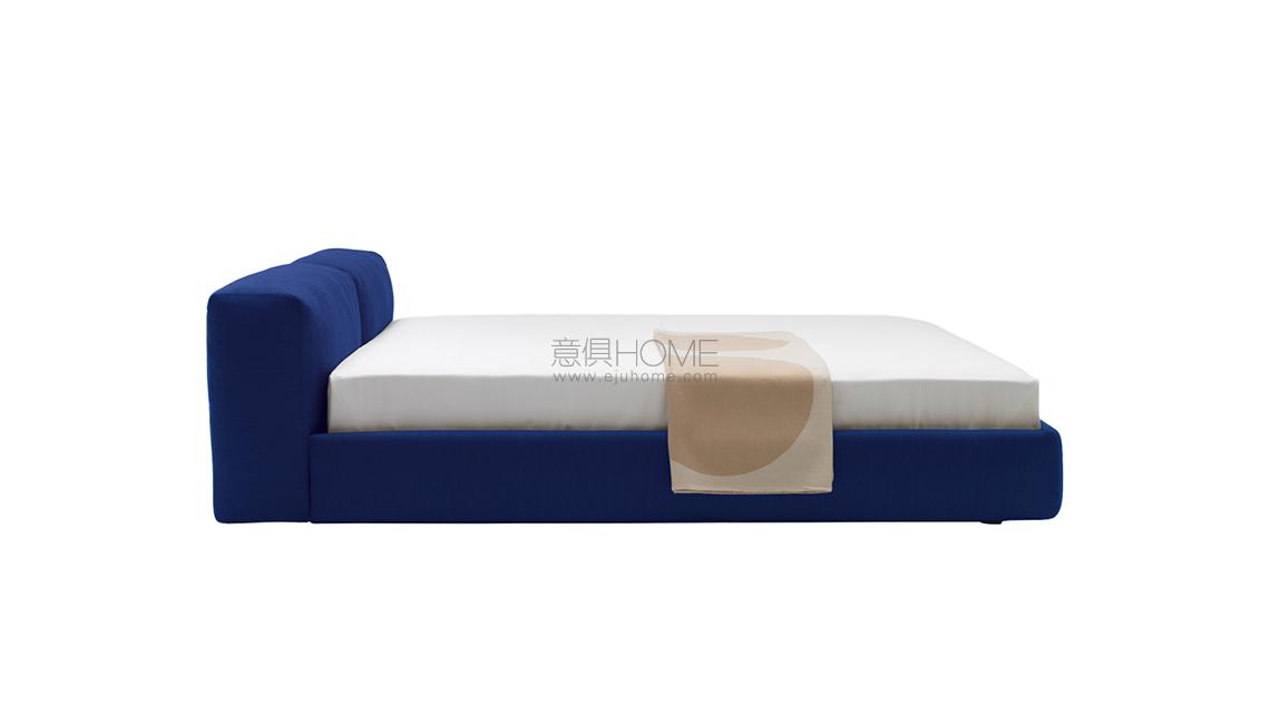 SUPEROBLONG BED 床