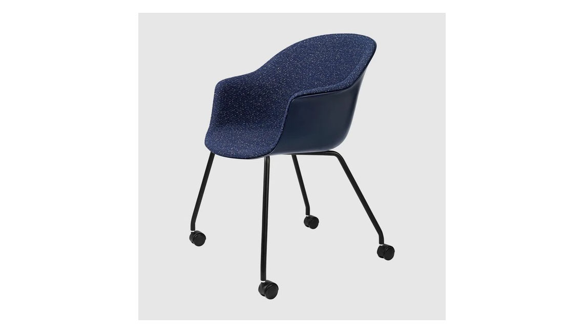Bat Meeting Chair - Front Upholstered. 4 Legs W. Castors书椅