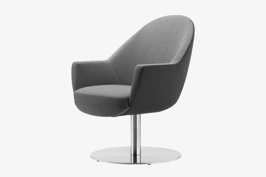 S 832 UPHOLSTERED ARMCHAIR 休闲椅